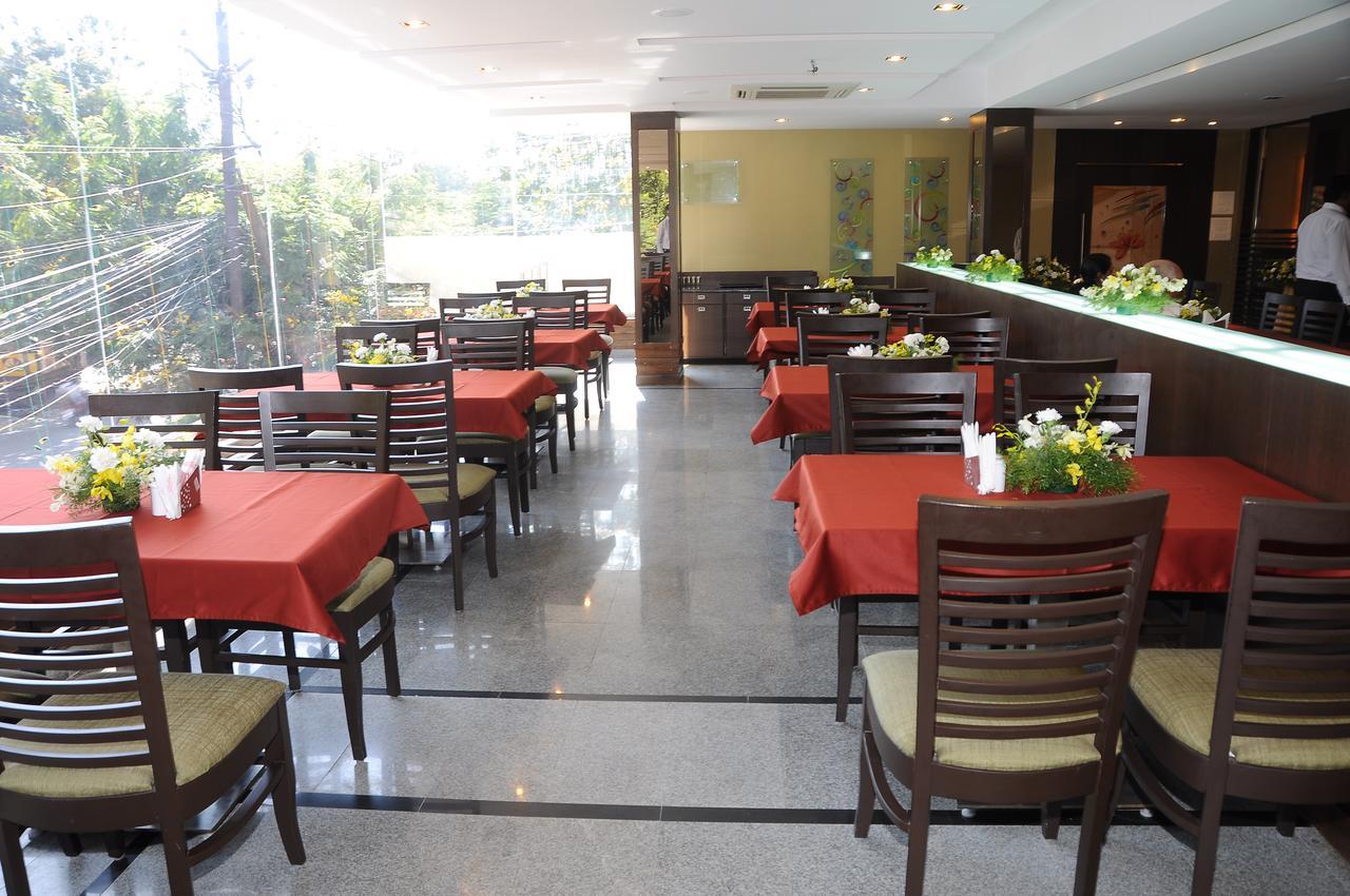 Oriva Vinflora Residency - Nr Lv Prasad Hospital, Banjara Hills Hotell Hyderabad Eksteriør bilde